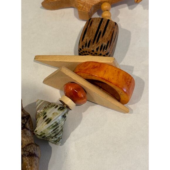 Vintage Carved Wood Necklace Apple Sponge Coral Shells - Picture 3 of 5